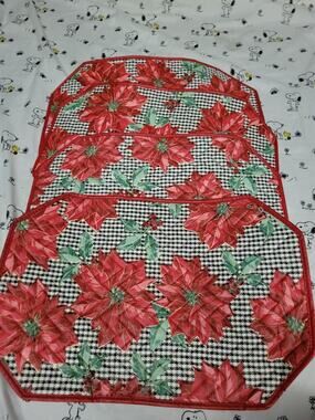 Christmas Quilted Placemats Vinyl Red Poinsettias reversible set 4